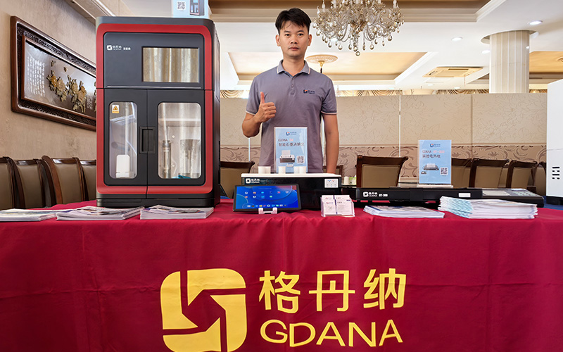 免水全自動(dòng)凱氏定氮儀，以及微波消解儀、智能石墨消解儀和實(shí)驗(yàn)電熱板